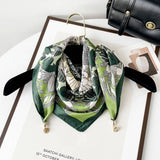 Magnetic Print Triangle Scarf For Spring Style_Cwasc02917