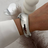 FASHIONABLE METALLIC SMOOTH SPRING BRACELET_CWMM3116