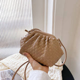 SIMPLE AND VERSATILE WOVEN CLOUD BAG_CWAB3331