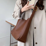 SIMPLE LEISURE BUCKET MESSENGER BAG_CWAB0964