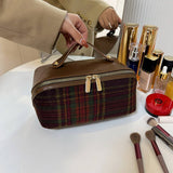 NEW RETRO PLAID HAND HELD FLAT PU COSMETIC BAG_CWAB4386