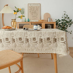 Tower Small Crown With Lace Tablecloth_Cwmm0969