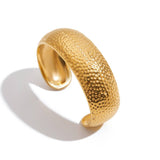 MINIMALIST 18K GOLD CHUNKY HAMMERED OPEN CUFF_CWAJE4841
