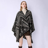 FASHION TRAVEL OUTFIT PHOTO WARM WARM SHAWL_CWMM2093