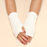 FASHIONABLE TWISTED WARM HALF FINGER GLOVES_CWAG0087