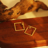 CIRCLE STAINLESS STEEL TWISTED DIAMOND EARRINGS_CWMM3612