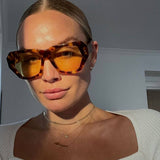 BUTTERFLY RIVET TRENDY RETRO SUNGLASSES_CWASG0441