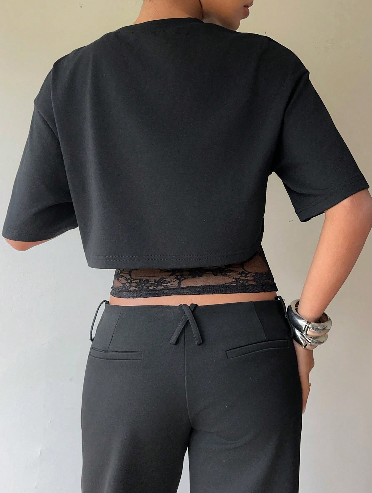Lace Patch Slim Fit Tee_CWTTS00940