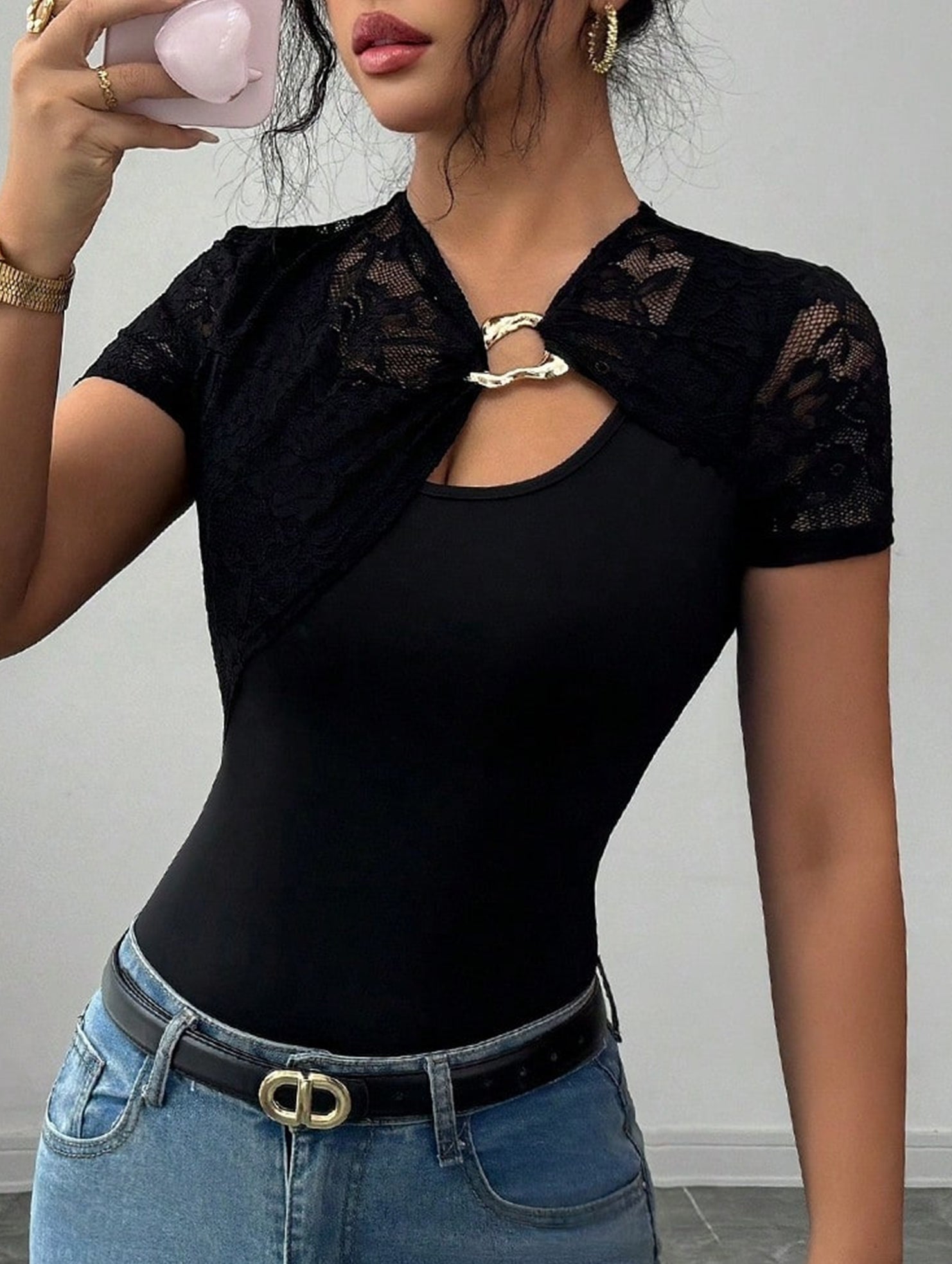 Lace Patch Cutout Slim Tee_CWTTS00939
