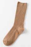 SOLID COLOR VERTICAL LINE SOCKS