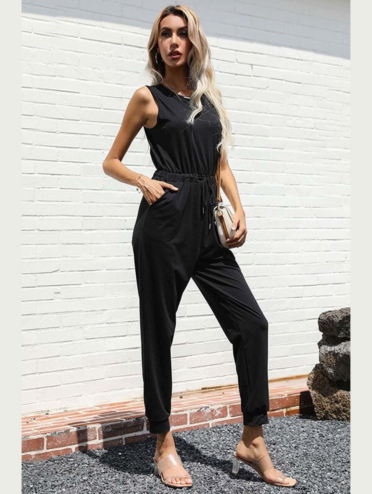 SOLID COLOR BLACK SLEEVELES JUMPSUIT - Doublju