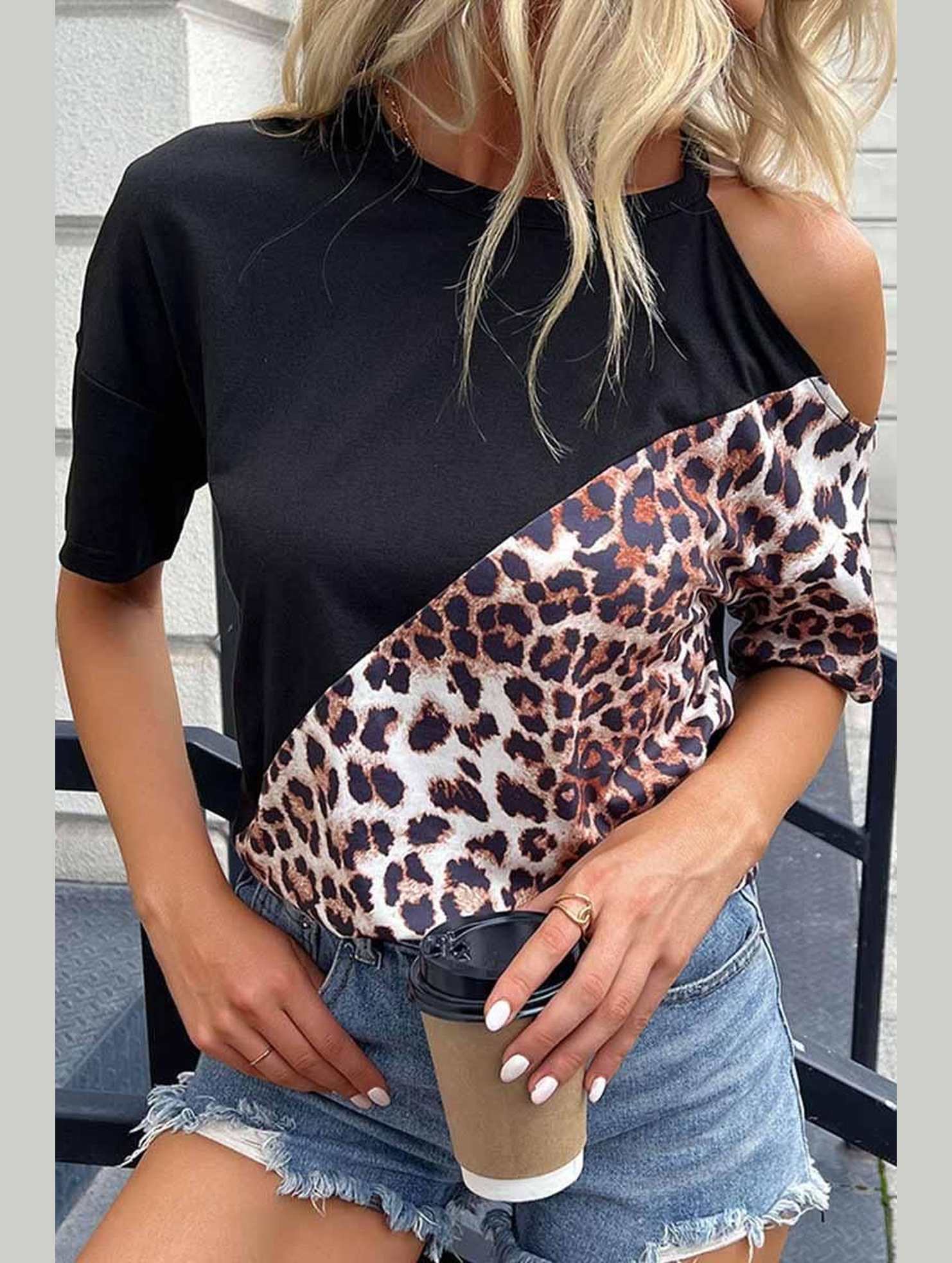 LEOPARD ONE HOLE SHOULDER TEE - Doublju