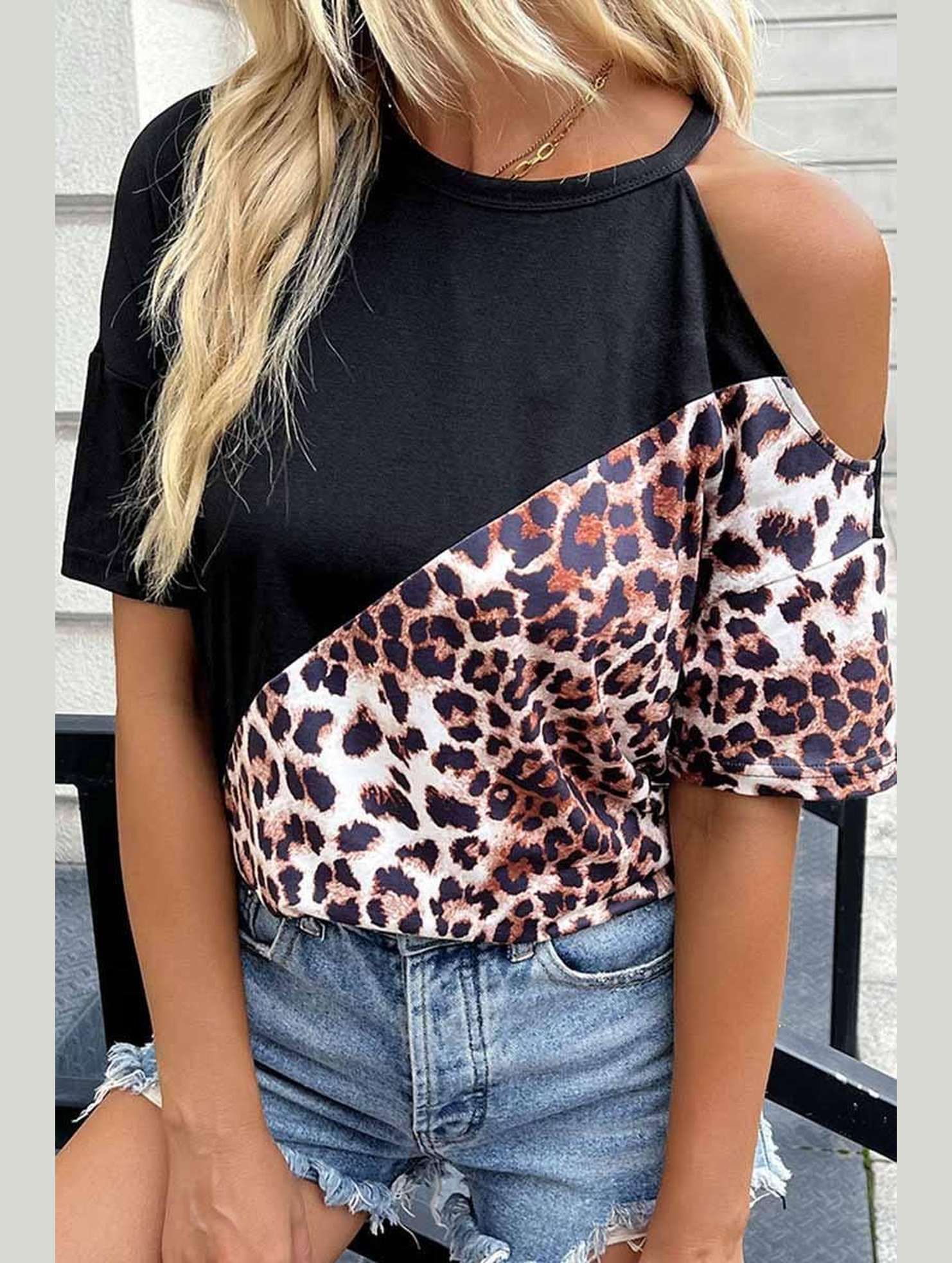 LEOPARD ONE HOLE SHOULDER TEE - Doublju