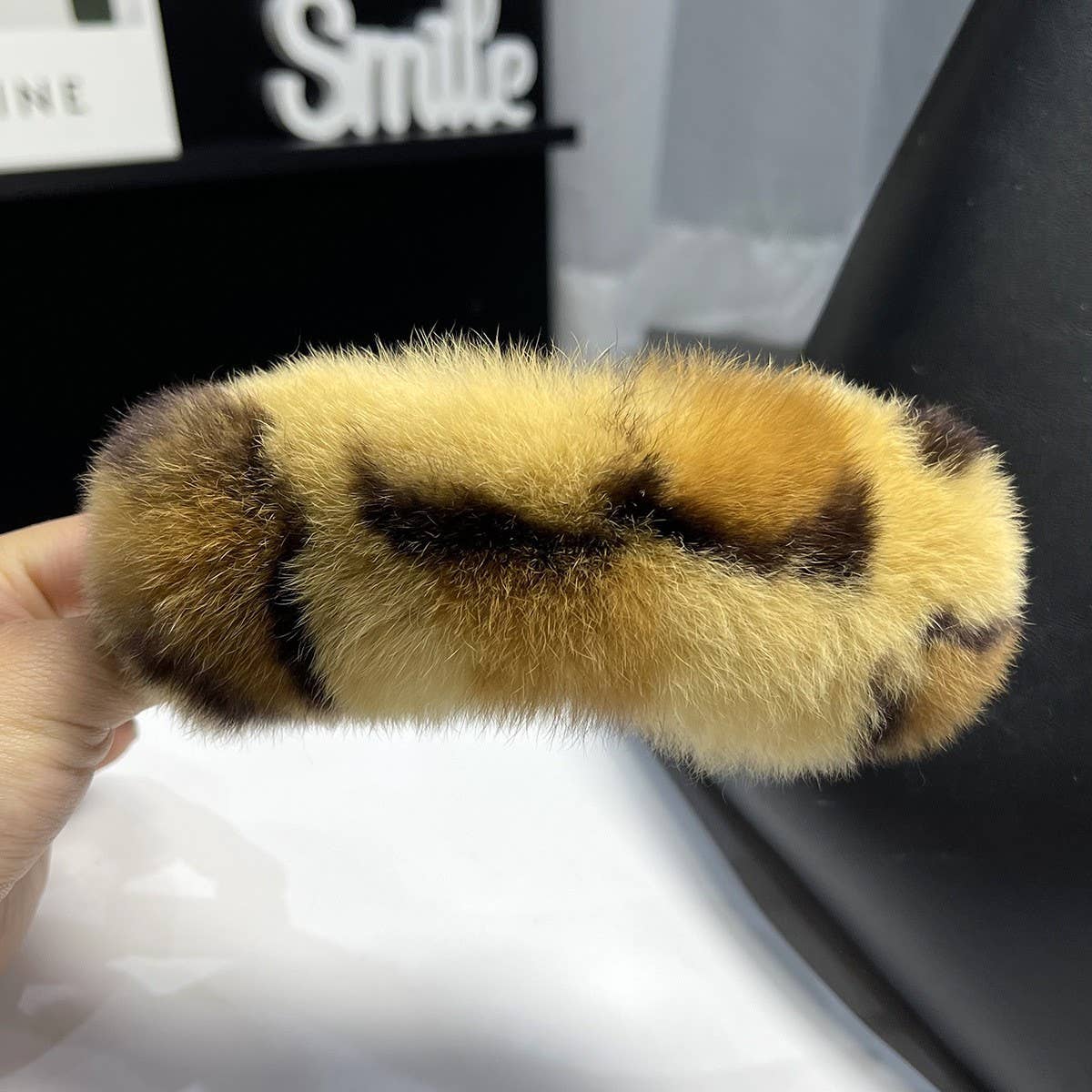 FUZZY BUNNY FUR HAIR CLAW LARGE LAZY STYLE CLIP_CWAHA3323