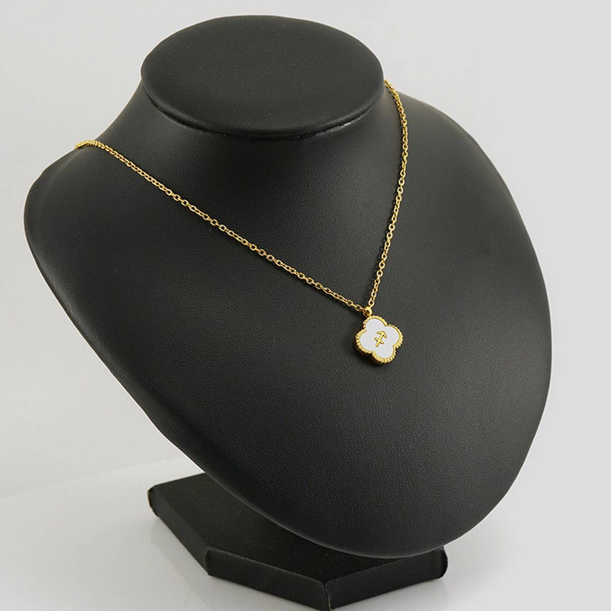 SHELL FOUR LEAF CLOVER CONSTELLATION NECKLACE_CWAJE0688