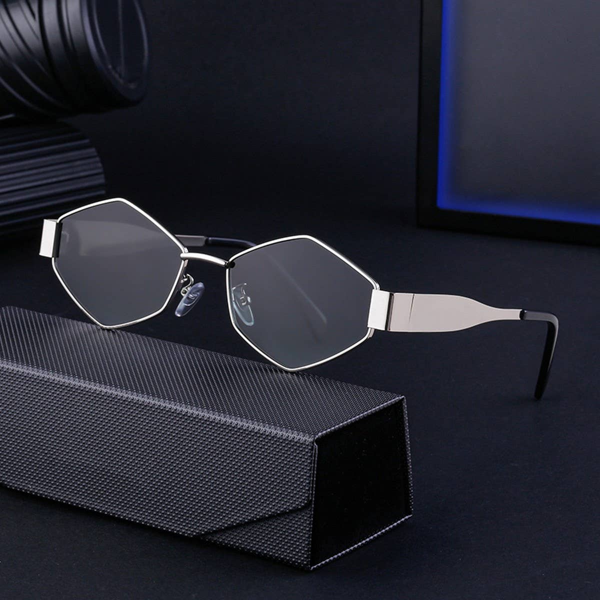 IRREGULAR METAL SUNGLASSES WITH WIDE TEMPLES_CWASG0594