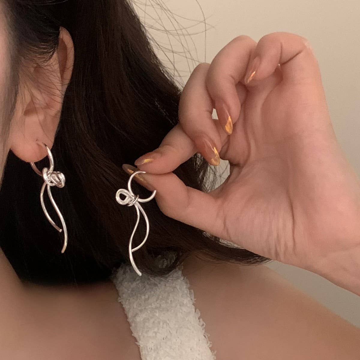 FASHIONABLE HIGH GRADE METAL BOW PENDANT EARRINGS_CWAJE2997