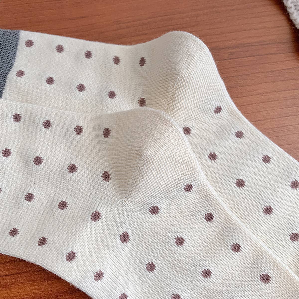 CONTRAST COLOR RETRO POLKA DOT SOCKS_CWMS0962