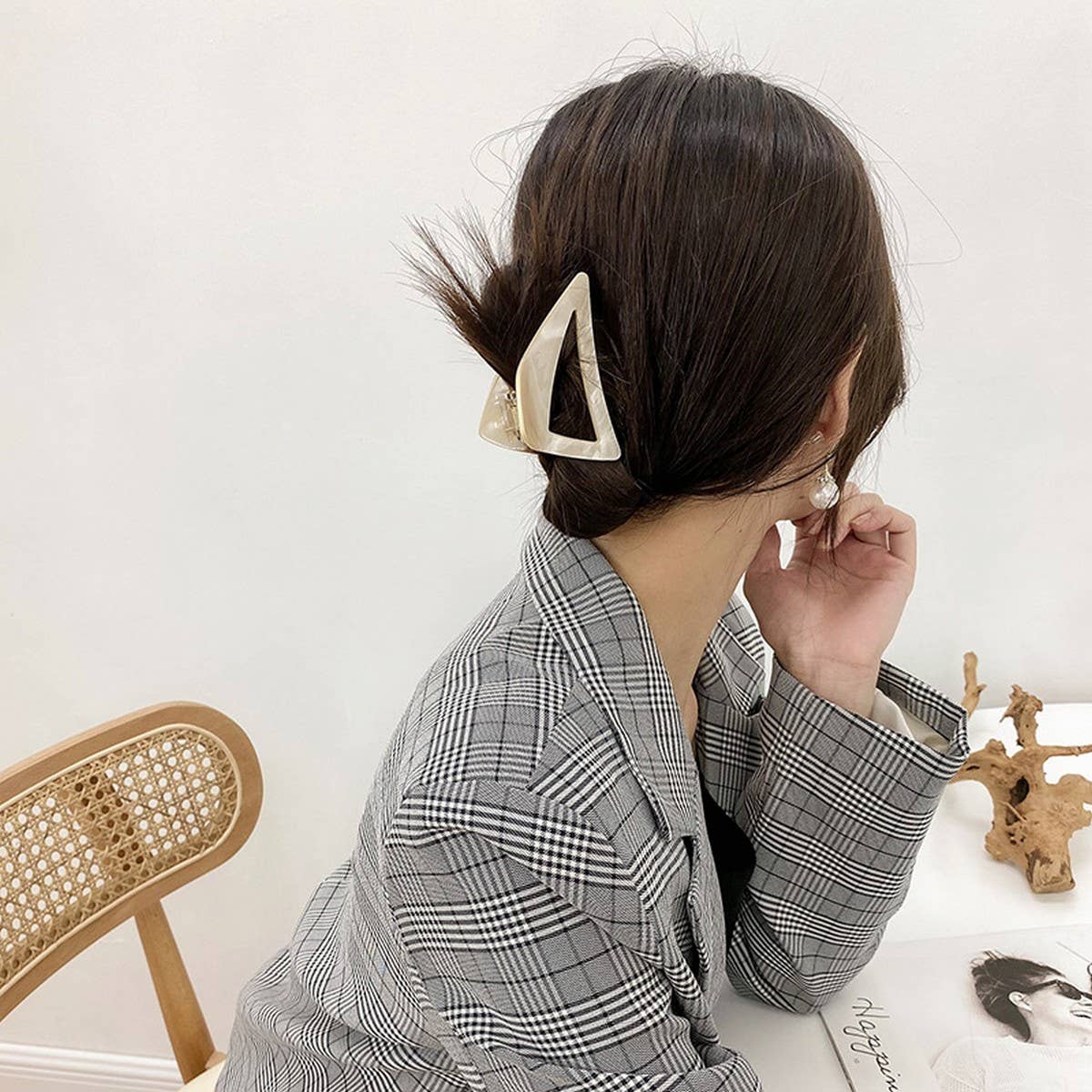 Hollow Triangle Light Luxury Temperament Hairpin
