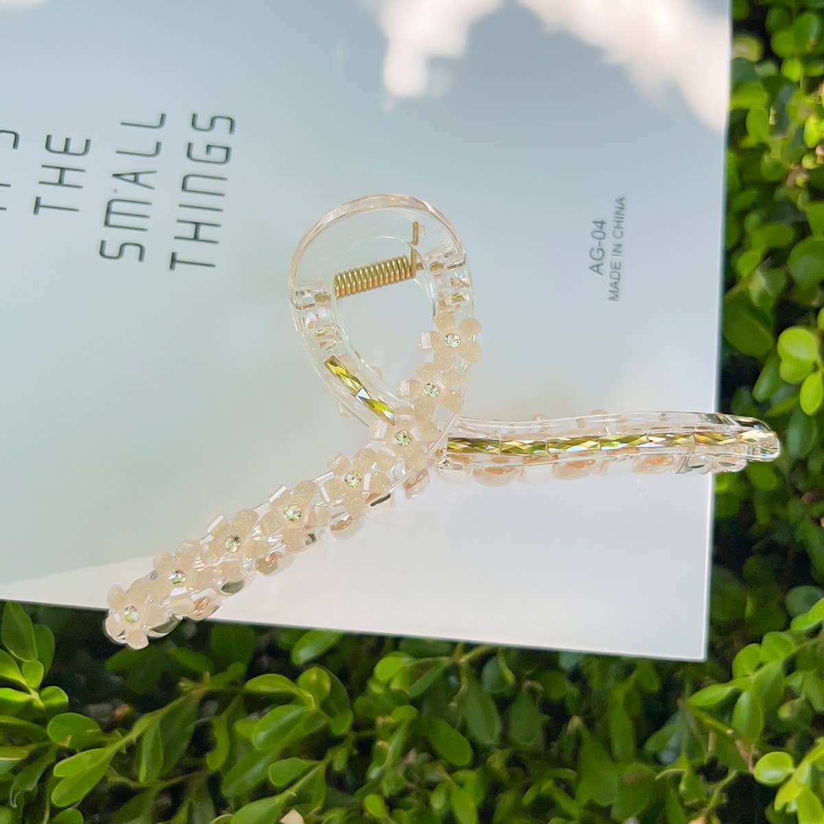 ELEGANT GLASS FLOWER HAIR CLAW SIMPLE SHARK CLIP_CWAHA1579