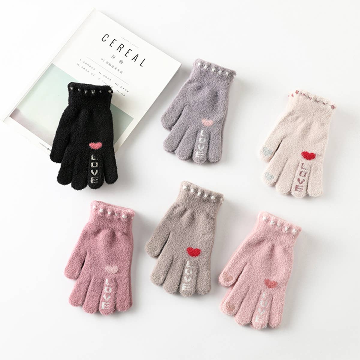 SKIN FRIENDLY WARM AND CUTE HEART SHAPED GLOVES_CWMM1505