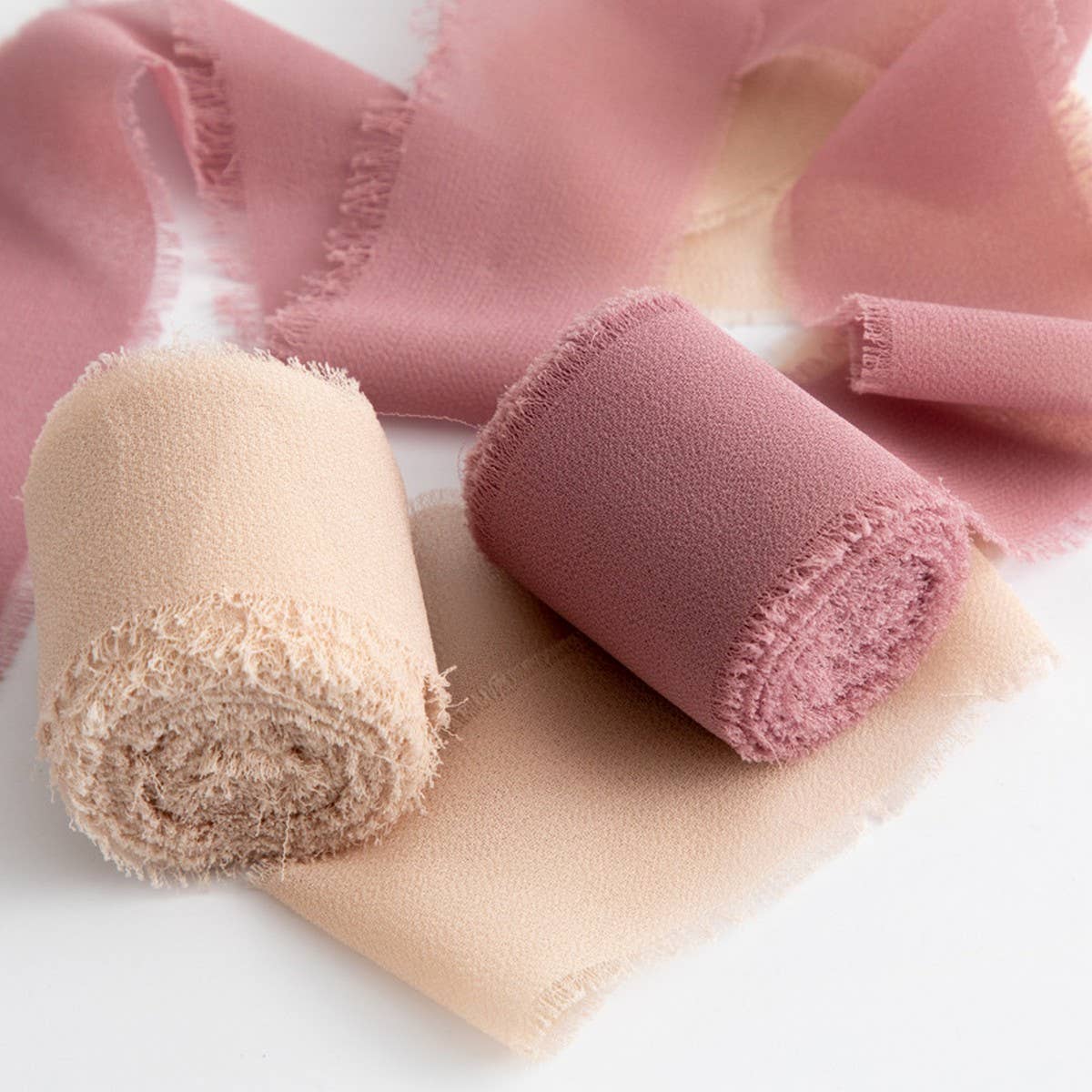 HAND TORN RAW EDGE CHIFFON RIBBON SNOW YARN_CWMM5787