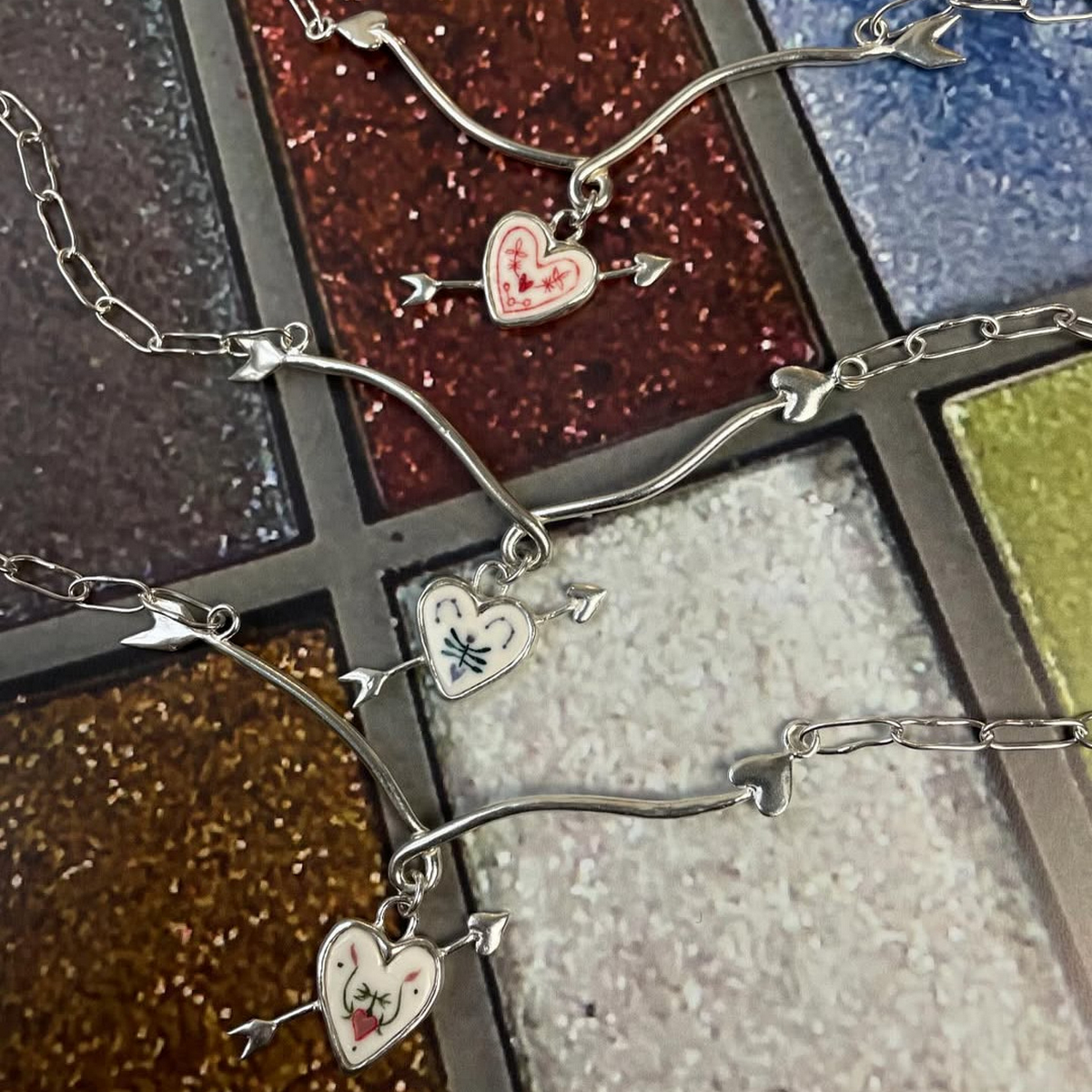 ARROW HEART NECKLACE 18K GOLD PAPERCLIP CHAIN_CWAJE4971