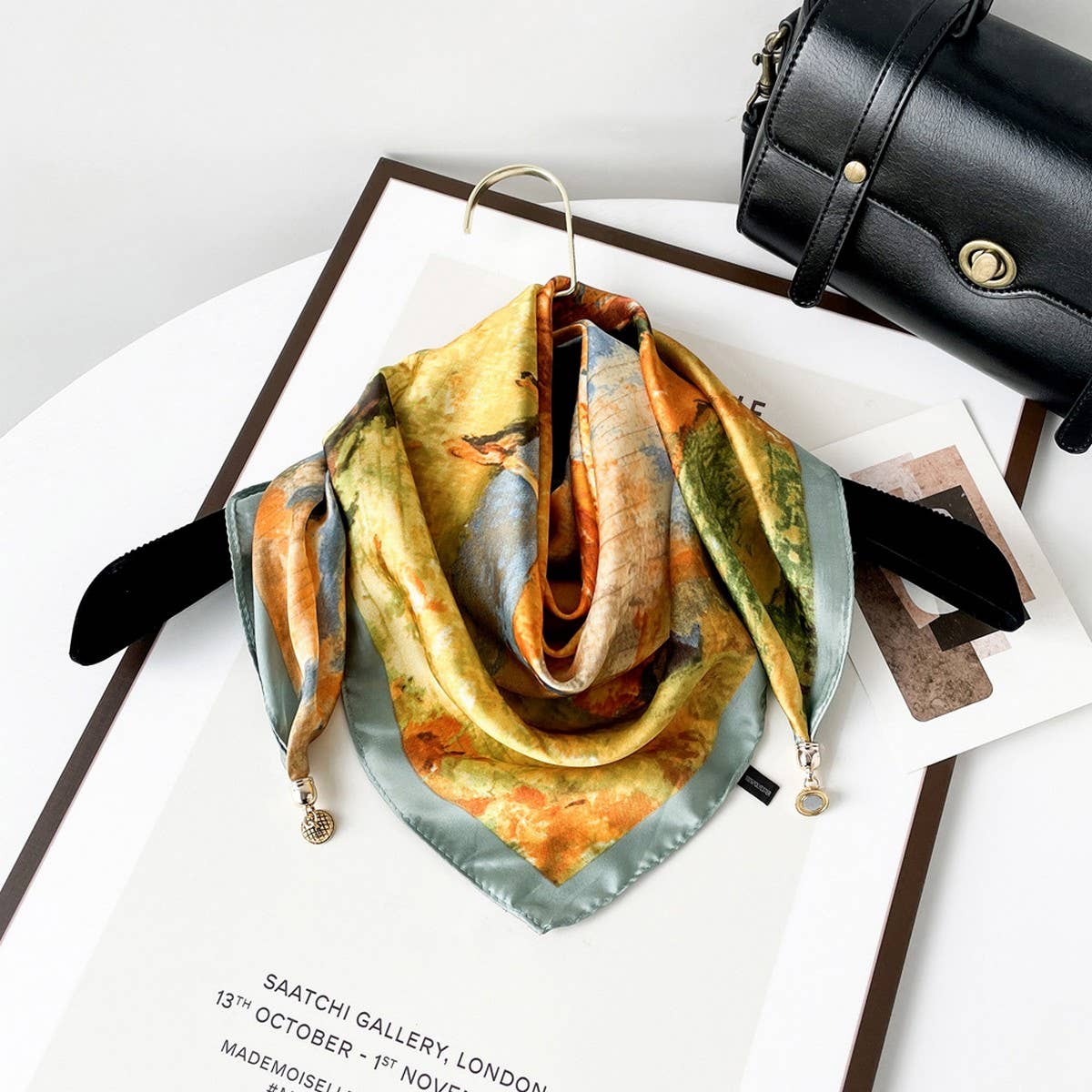 Magnetic Print Triangle Scarf For Spring Style_Cwasc02917