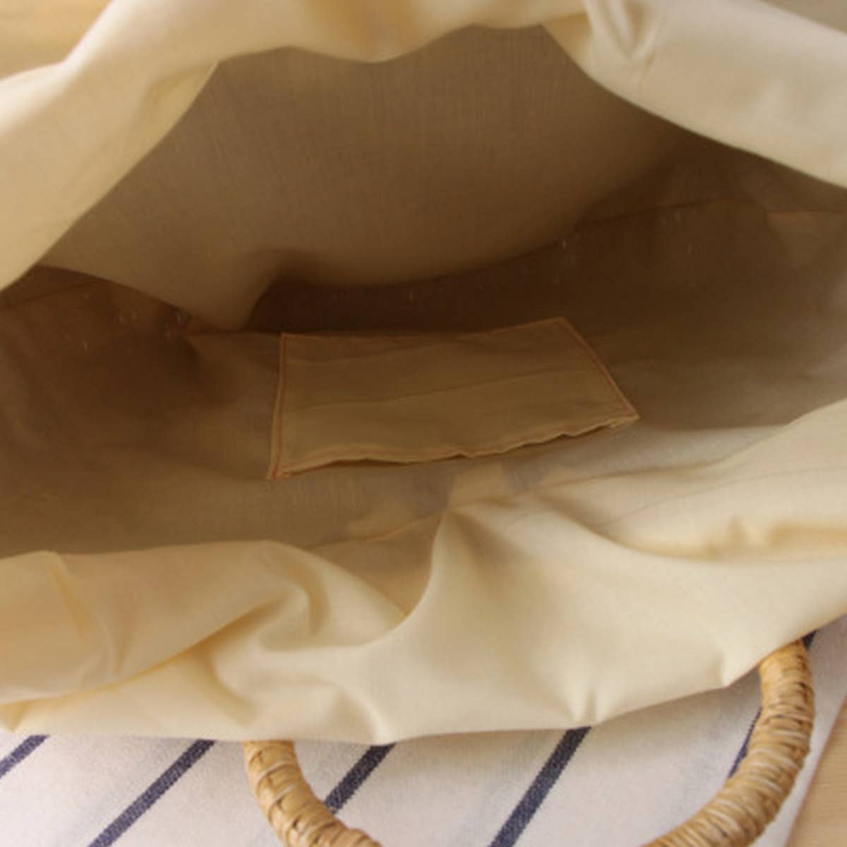 PORTABLE SEMI CIRCLE WOOL BALL WOVEN BAG_CWAB2117