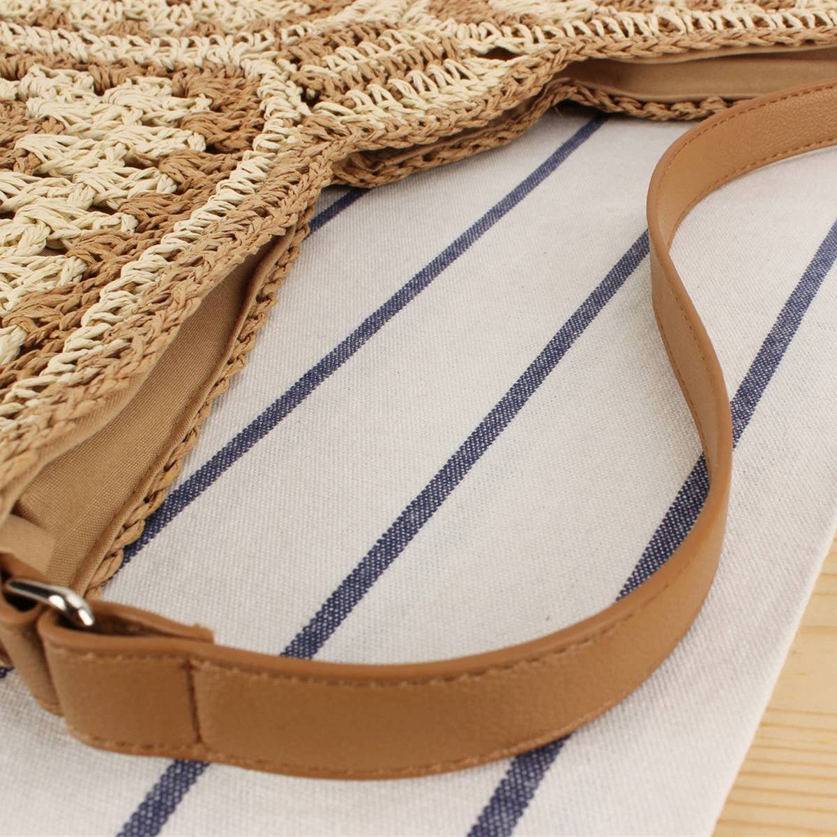 STRAW HOLIDAY COMMUTER SHOULDER BAG_CWAB2010