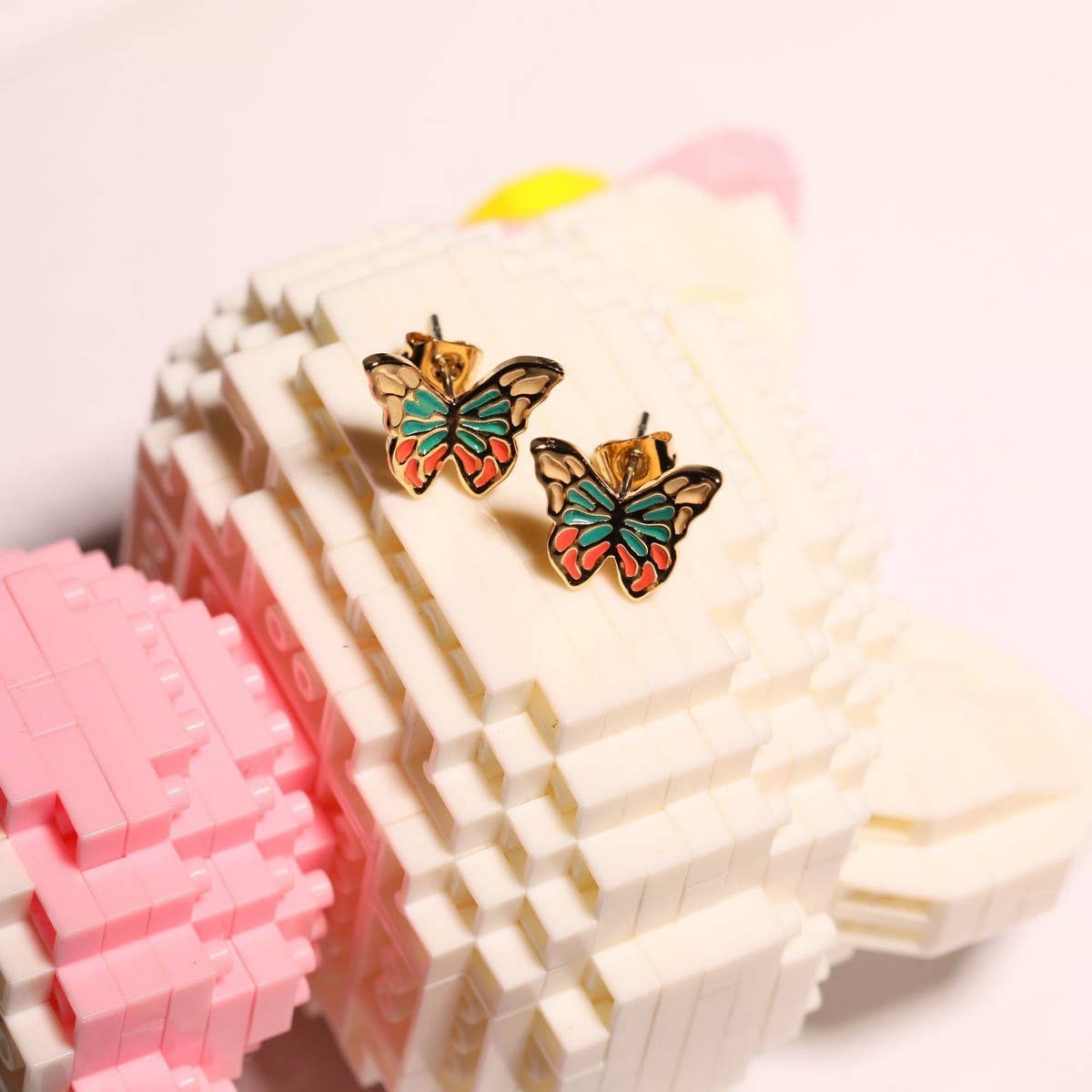 RETRO EXAGGERATED BUTTERFLY ELEMENT EARRINGS_CWMM5517