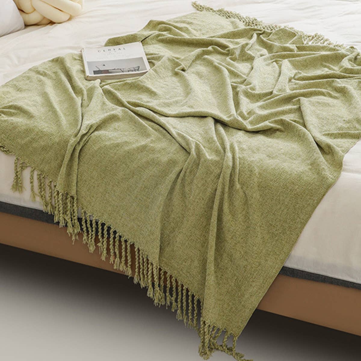 FRINGED SOFT AND WARM KNITTED BLANKET_CWMM0201