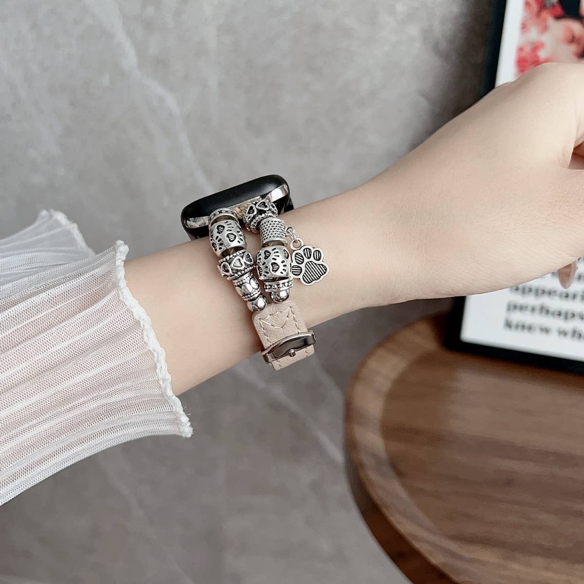 IWATCH9 1 SE DOG PAW ORNAMENT GENUINE LEATHER STRAP_CWWW0060