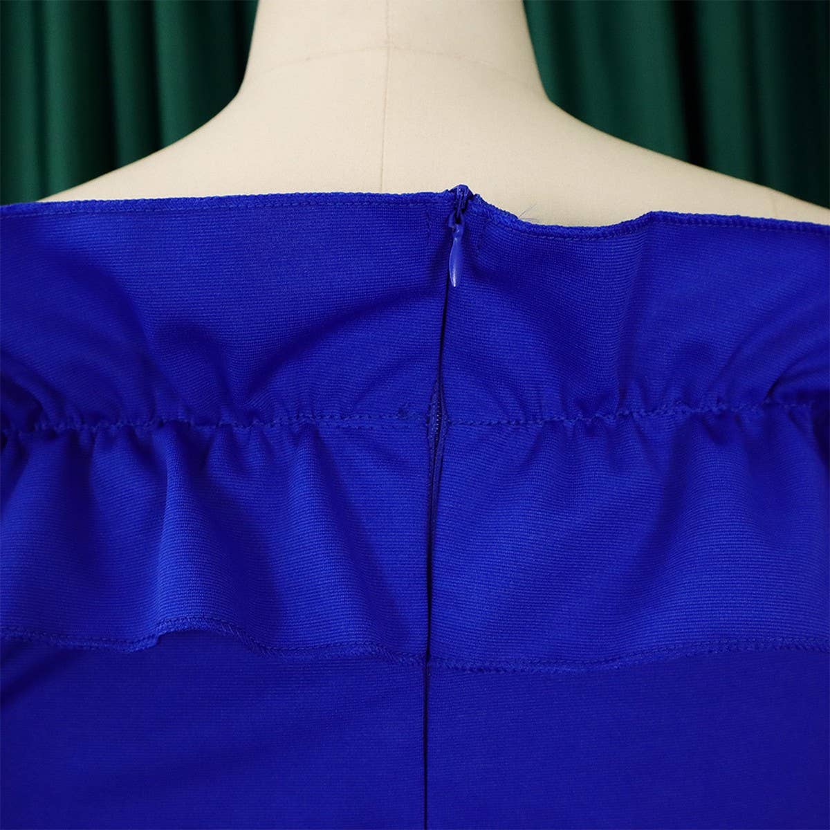 OFF SHOULDER LONG SLEEVED SLIM FIT DRESS_CWDMD3700