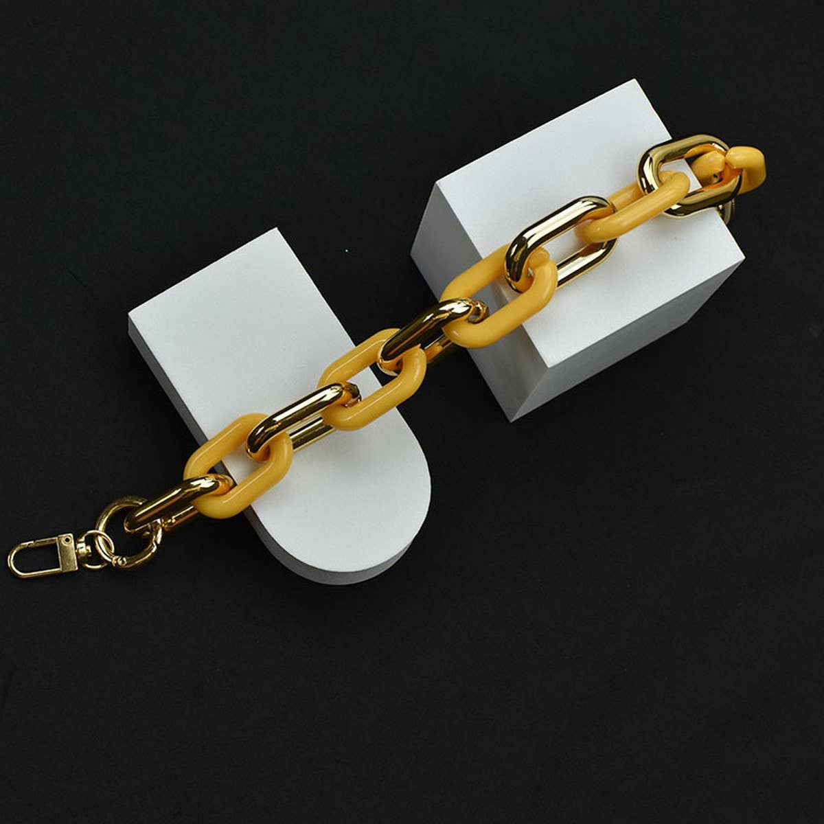 11 81ACRYLIC CHAIN HANDLE MULTI COLOR BAG STRAP_CWMM5090