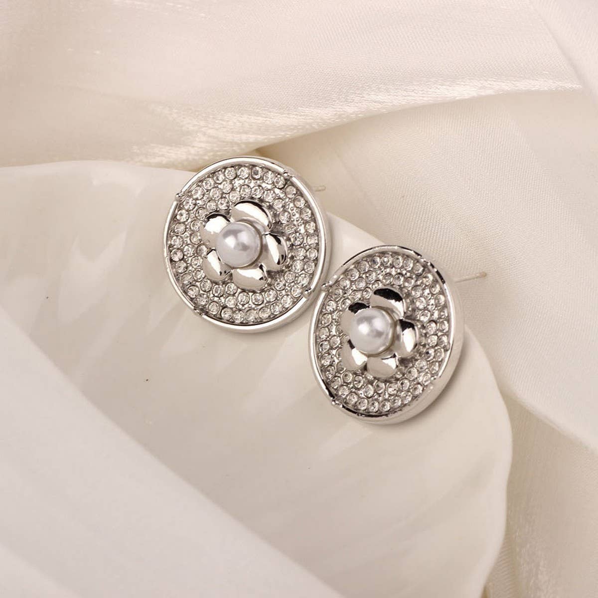 NEW SIMPLE HOLLOW FLOWER ENAMEL EARRINGS_CWAJE3991