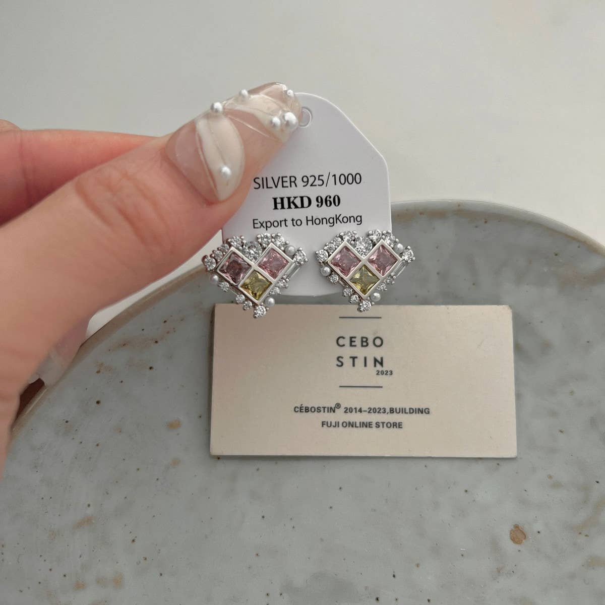 COLORED ZIRCON PEARL HEART EARRINGS_CWAJE1306