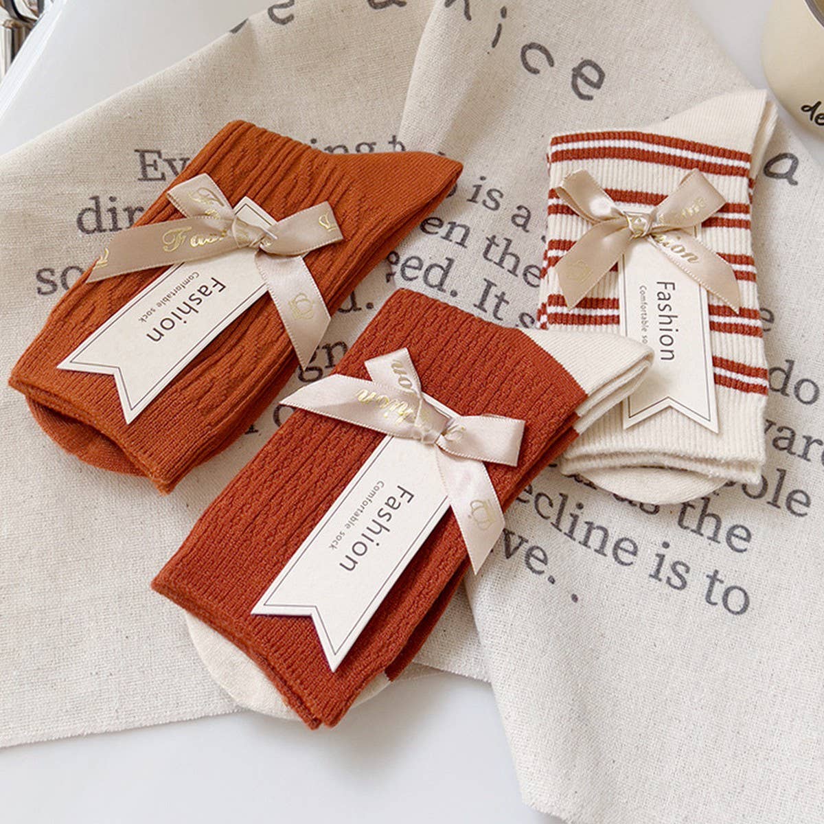 THIN EMBROIDERED BREATHABLE WOMENS MID CALF SOCKS_CWMS1132