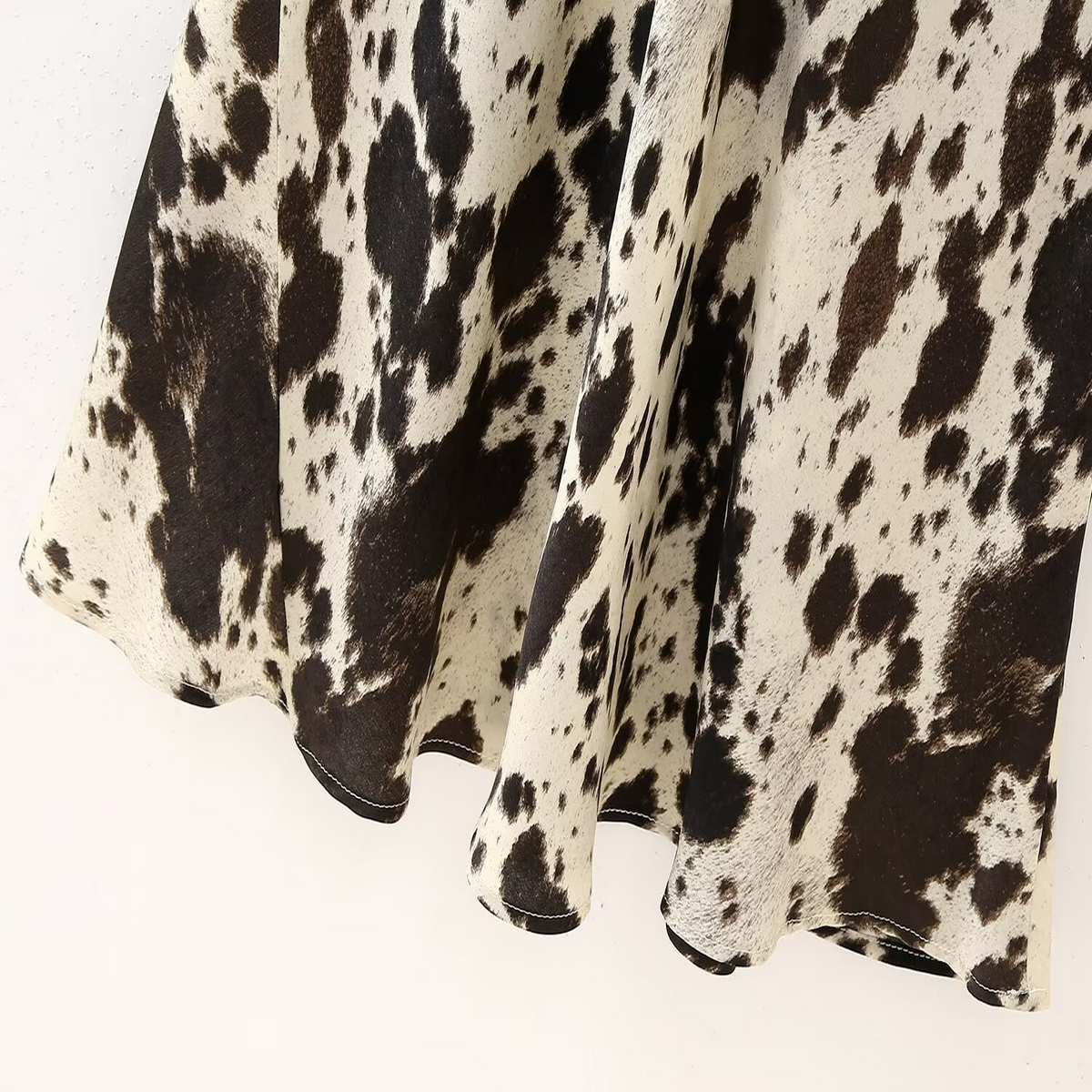 SATIN MIDI SKIRT TRENDY ANIMAL PRINT DESIGN_CWDSD8350