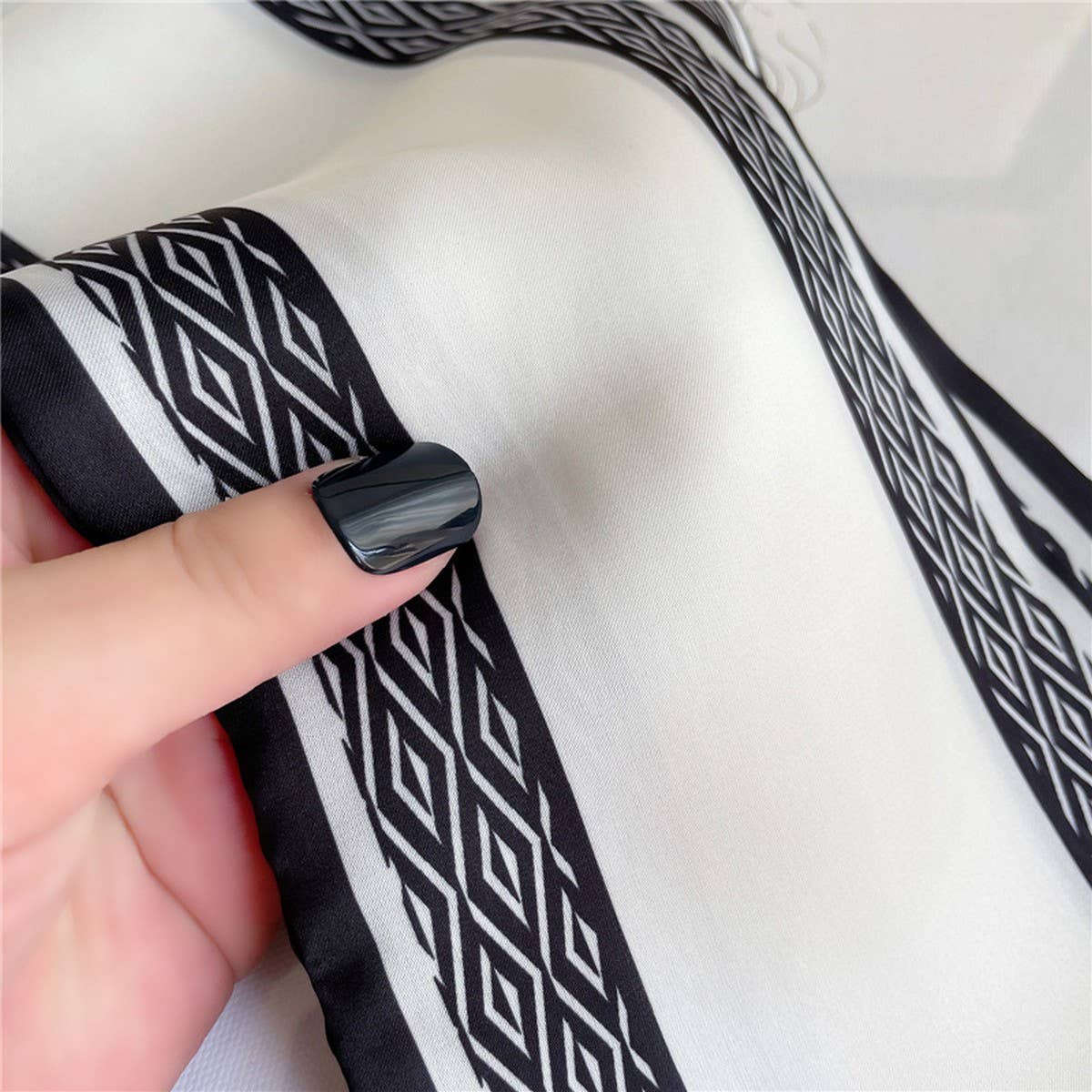 THIN SIMPLE GEOMETRIC LONG SILK HEAD SCARF_CWASC1521