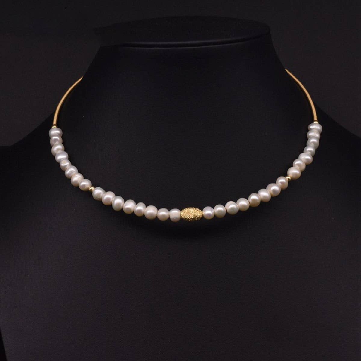 Vintage Niche Natural Freshwater Pearl Necklace