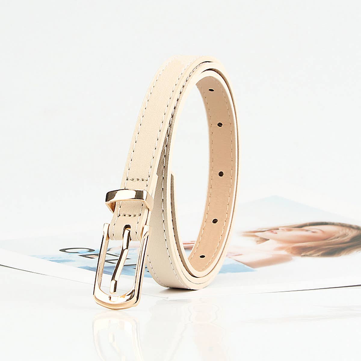 Cwabe0915_Simple And Versatile Thin Belt