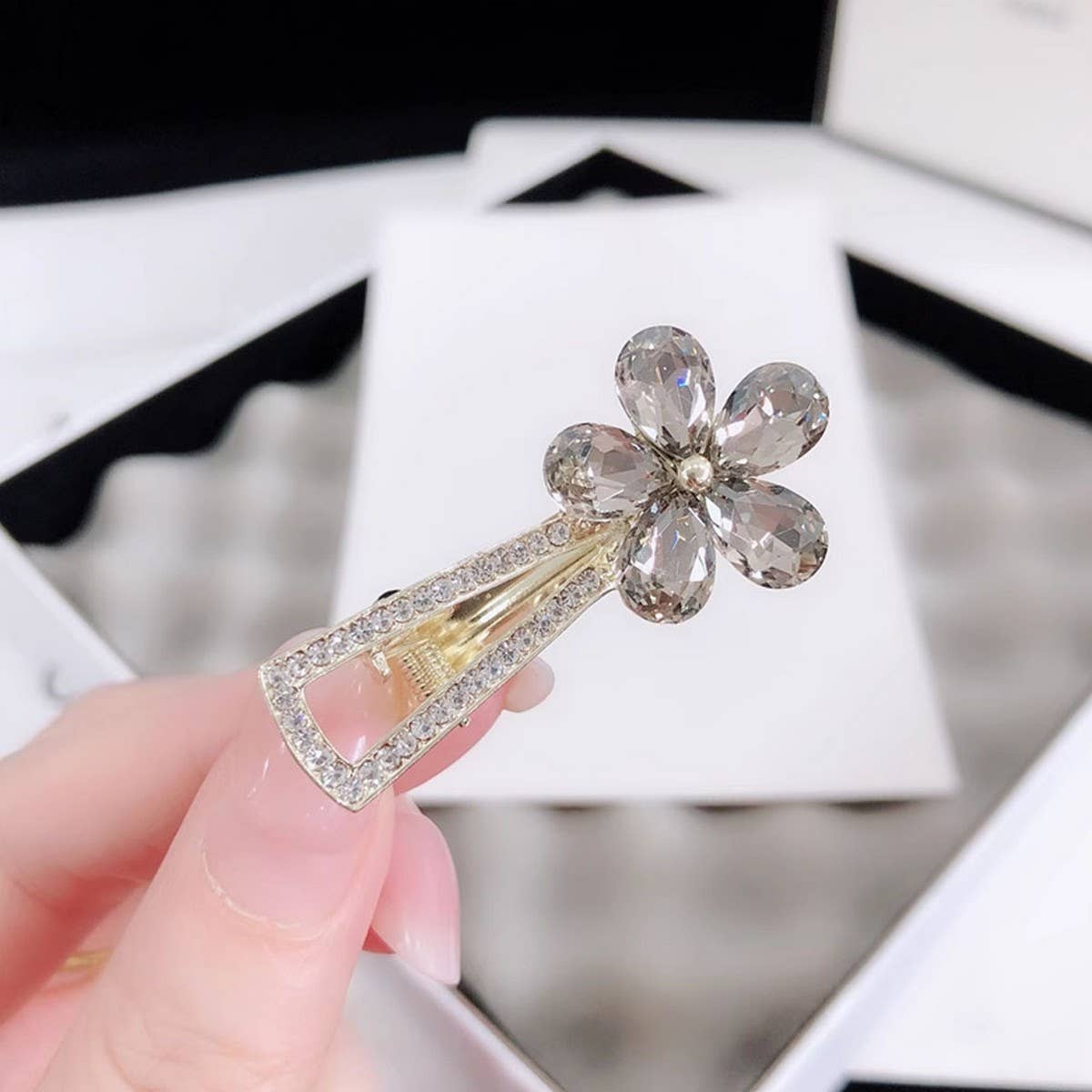SHINY CRYSTAL FLOWER DIAMOND CLIP DUCKBILL CLIP_CWAHA4706