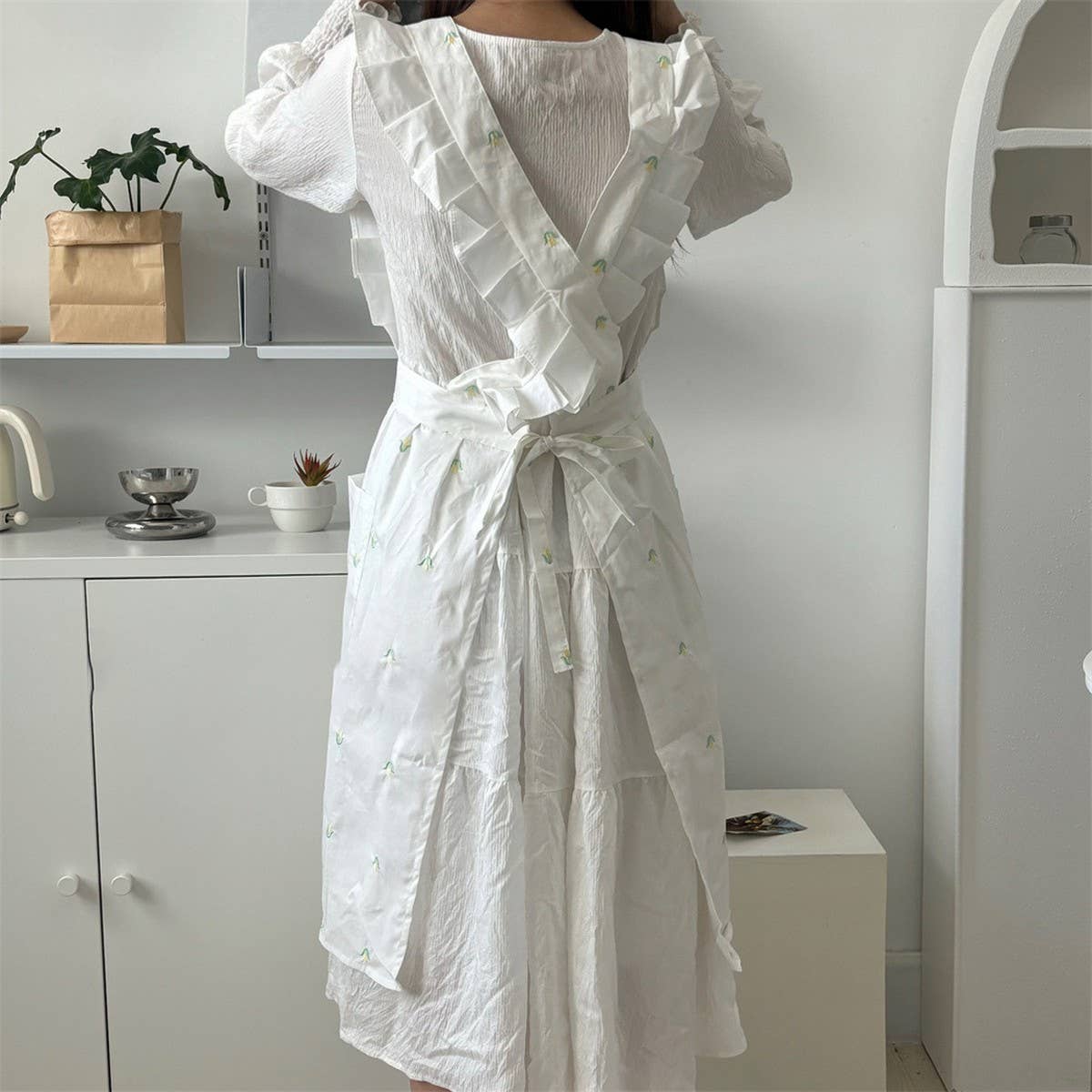EMBROIDERED EXQUISITE TULIP APRON LOLITA APRON_CWMM5819