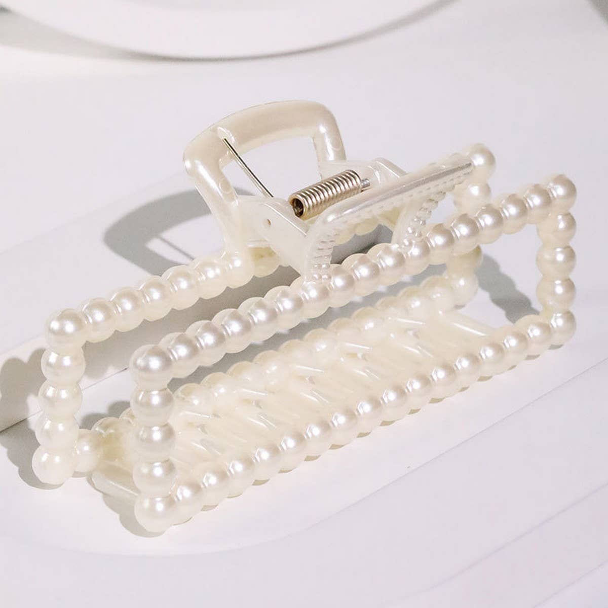 Chic Pearl Heart Claw Clip Minimalist Hair Grip