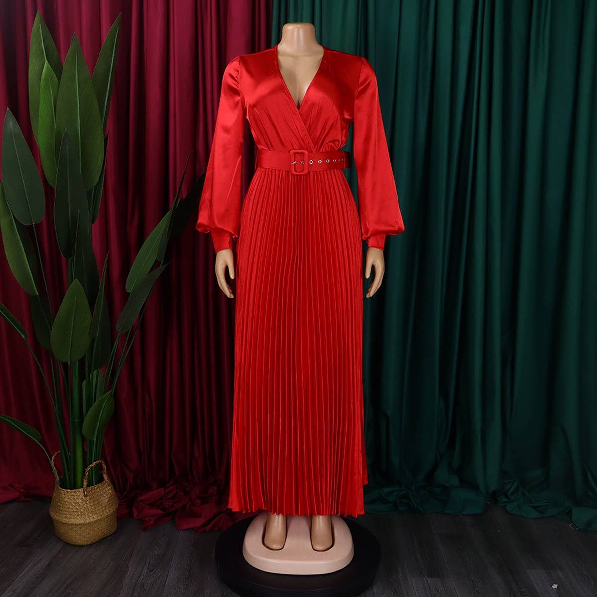 FASHIONABLE AND ELEGANT SOLID COLOR PLEATED DRESS_CWDMD3677