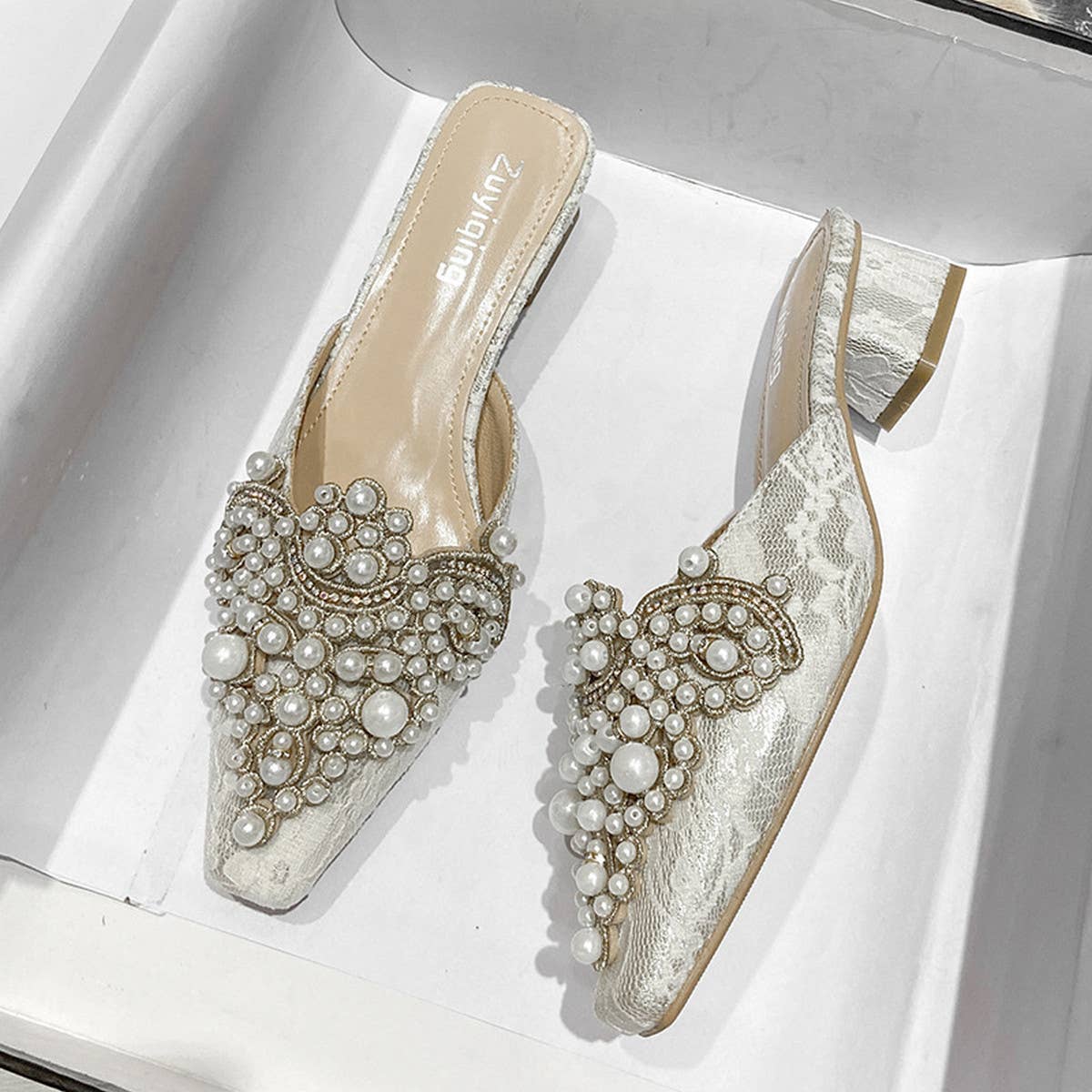 NEW STYLE THICK HEEL PEARL DECORATED SLIPPERS_CWSHS0702