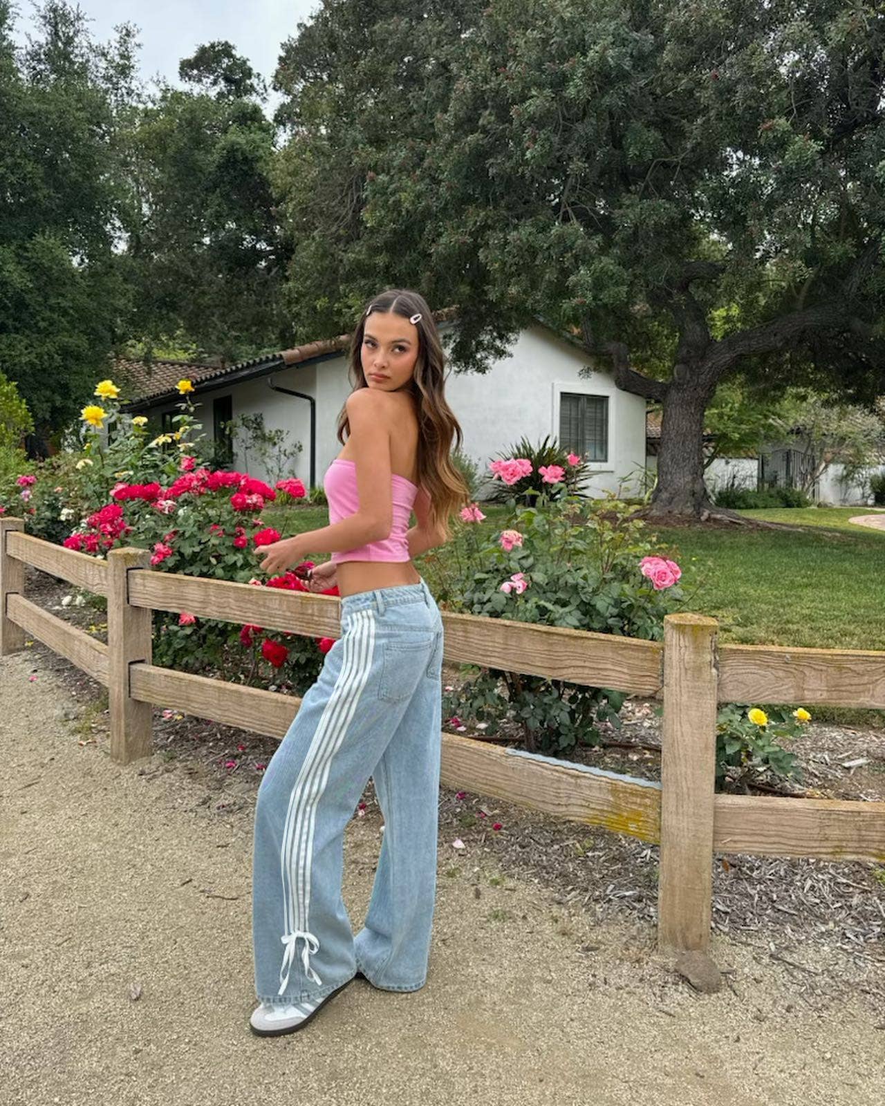 Wide-Leg Straight Leg Jeans With Side Stretch