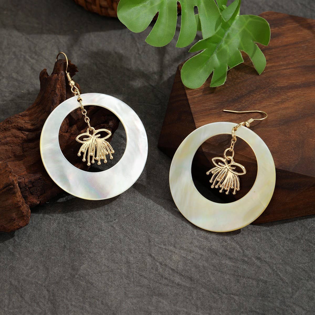 FASHION VINTAGE NATURAL WHITE SHELL EARRINGS_CWMM4281