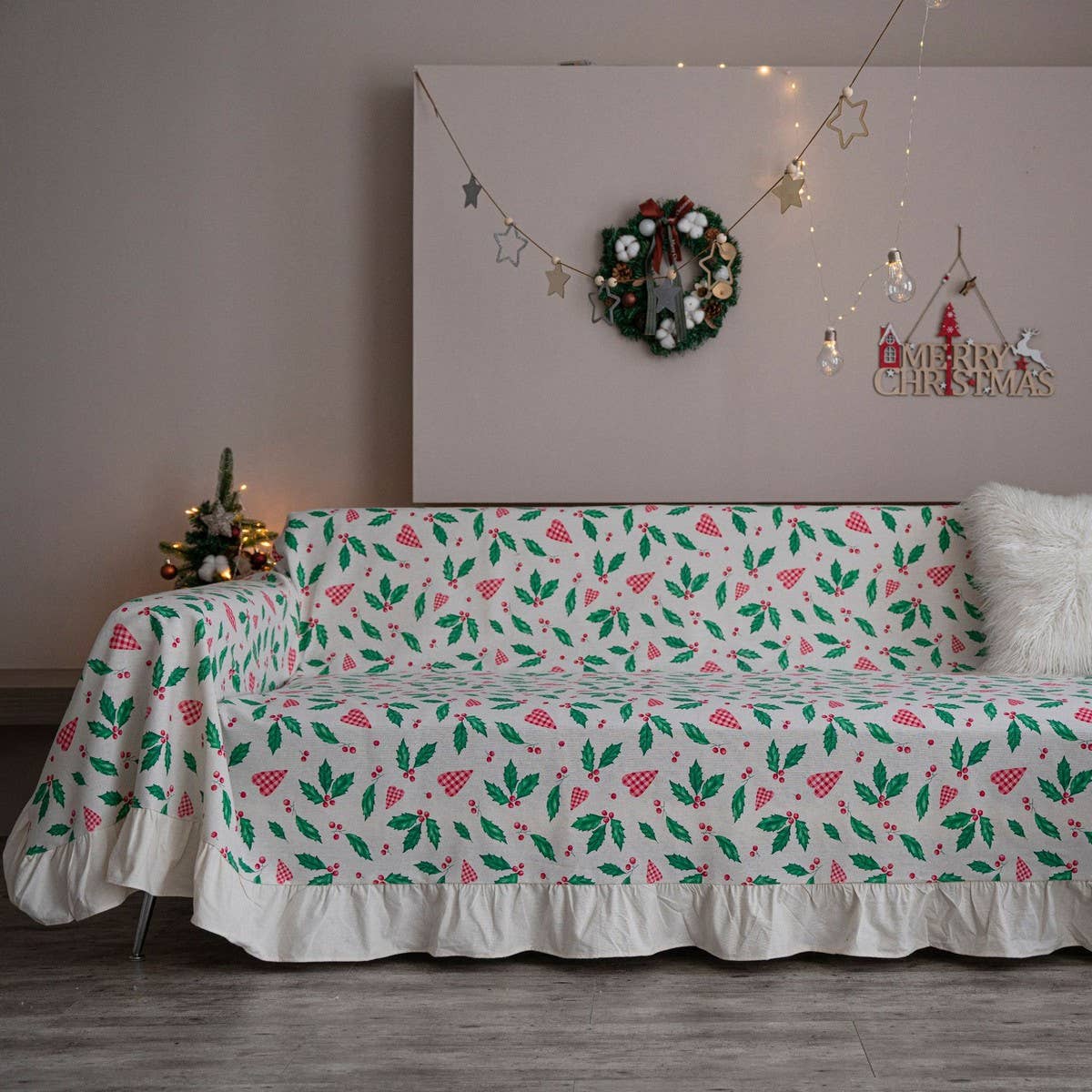 CHRISTMAS PRINT RUFFLED RETRO SOFA THROW_CWMM1657